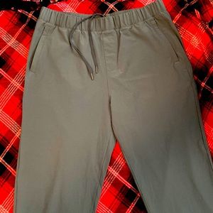 32• Degrees cool, jogger green